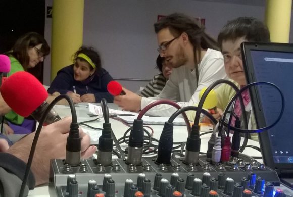 “EN LA RADIO, EN DIRECTO…”
